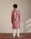 alt message - Manyavar Boys Boys Coral Pink Floral Patterned Kurta Set image number 5